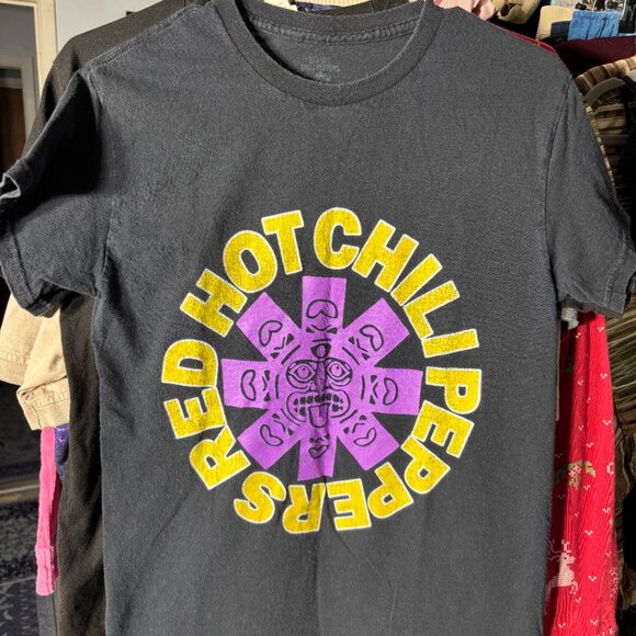 Red Hot Chili Peppers Band 100% Cotton Tee T-Shirt SZ Small - Picture 1 of 3